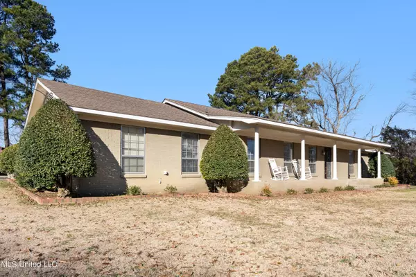 Walls, MS 38680,7739 Highway 301