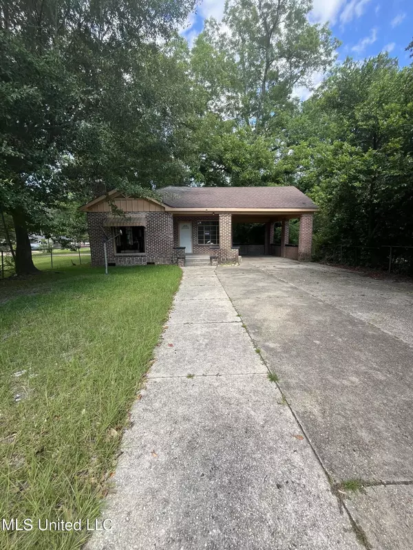 2411 N 5th Avenue, Laurel, MS 39440