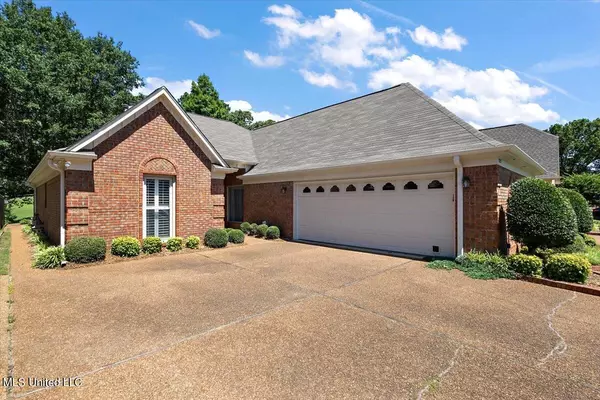 523 Fairway Oaks Drive, Hernando, MS 38632