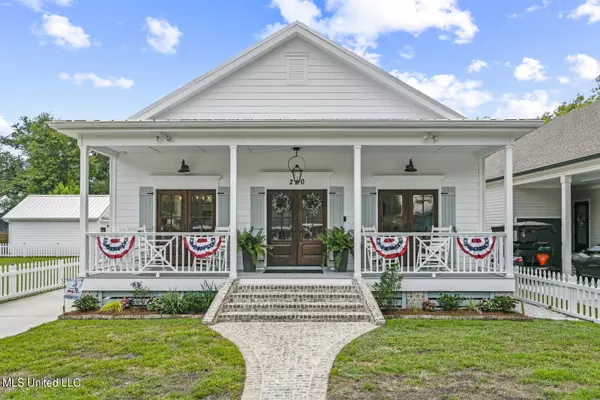 220 Sycamore Street, Bay Saint Louis, MS 39520