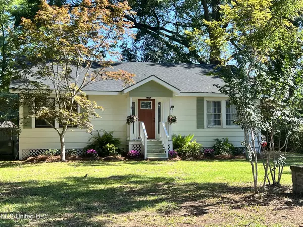 42 Holmes Street, Lucedale, MS 39452