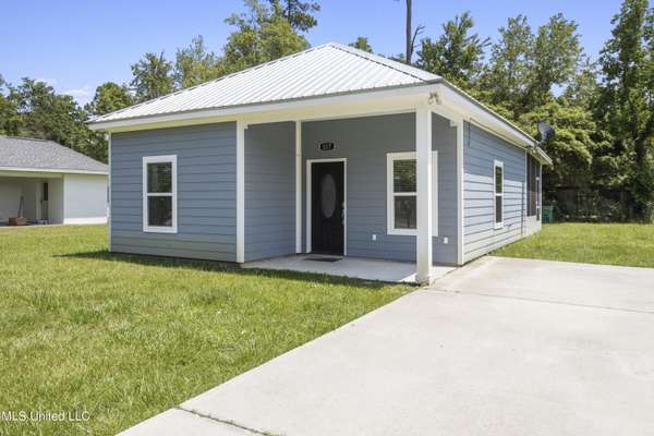 217 Gulfside Street,  Waveland,  MS 39576