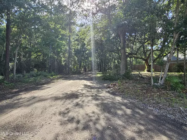 Ocean Springs, MS 39564,7105 Fountainbleau Road