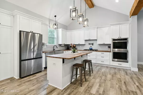 Waveland, MS 39576,509 Hogan Street