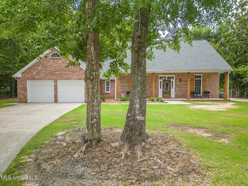 13813 Mesa Road, Ocean Springs, MS 39564