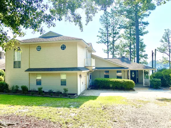 571 W Lakeshore Drive, Carriere, MS 39426