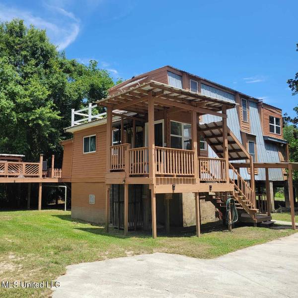 11099 Woolmarket Lake Road, Biloxi, MS 39532