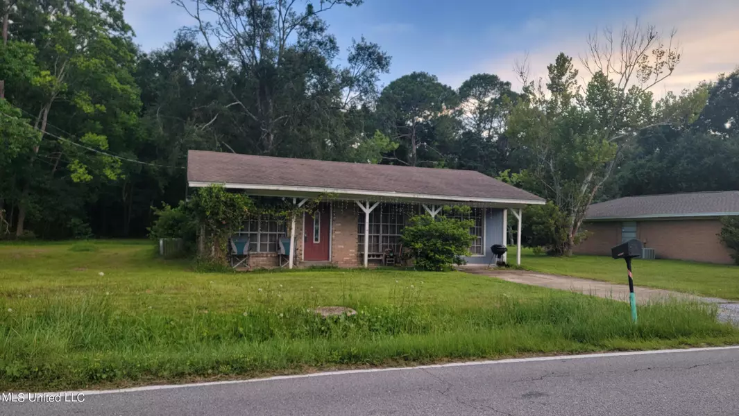 2125 Graveline Road, Gautier, MS 39553