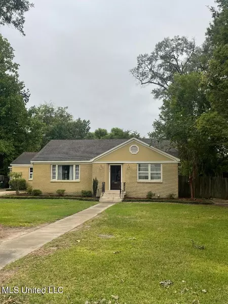 304 E Jefferson Avenue, Greenwood, MS 38930