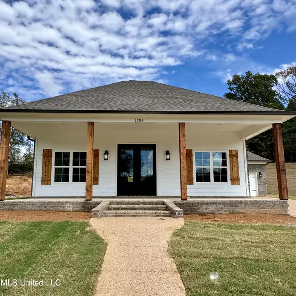 Hernando, MS 38632,1284 Creekside Lane