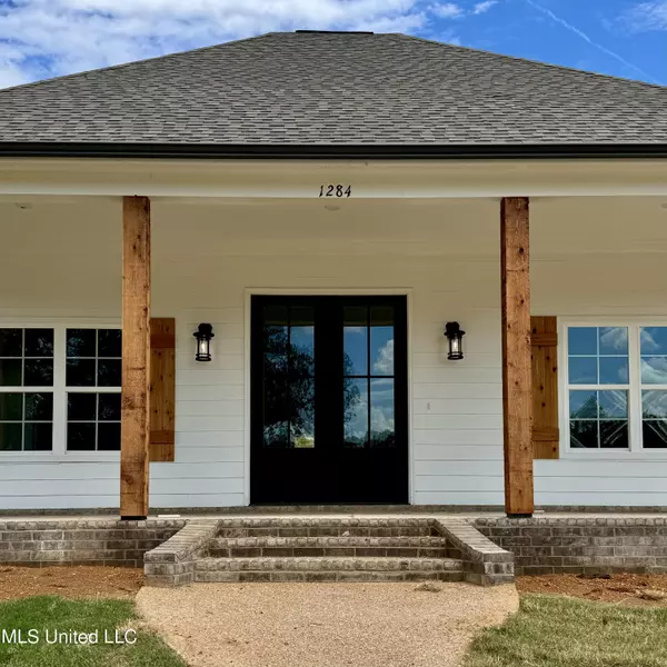 Hernando, MS 38632,1284 Creekside Lane