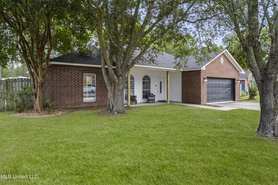 6813 Pinehurst Drive, Ocean Springs, MS 39564