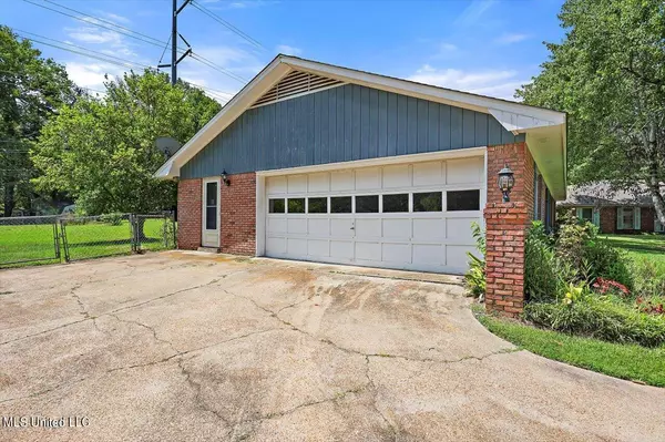 Clinton, MS 39056,104 Linden Place