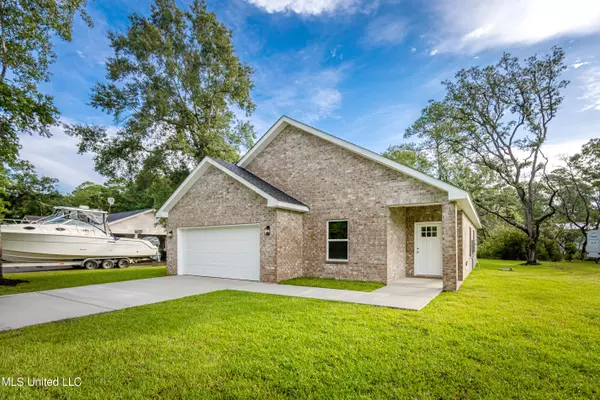 604 Peach, Ocean Springs, MS 39564