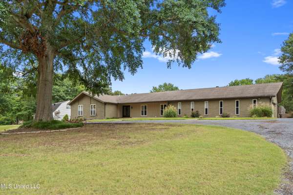 164 Country Club Drive, Senatobia, MS 38668