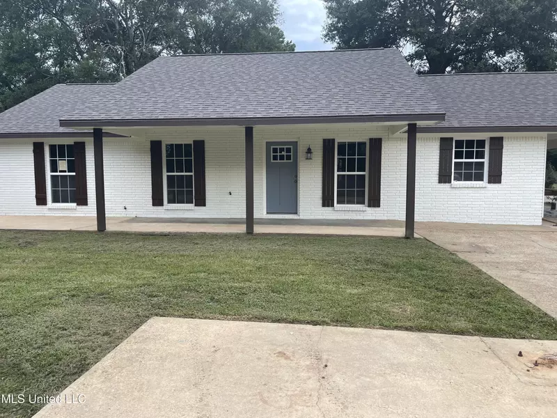 802 SE 4th Street, Magee, MS 39111