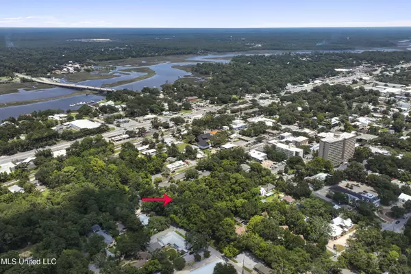 Ocean Springs, MS 39564,Rayburn Avenue