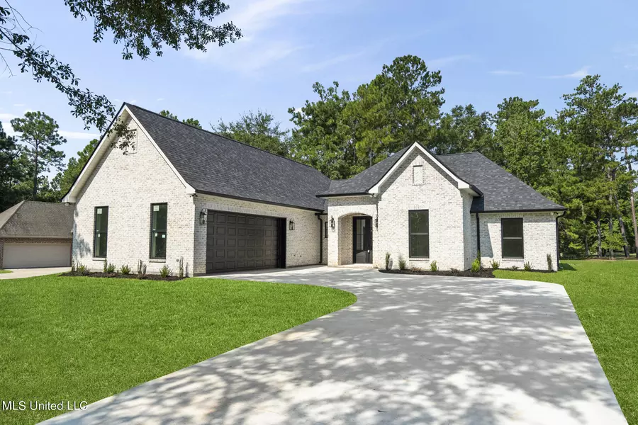 2 Chinaberry Circle, Carriere, MS 39426