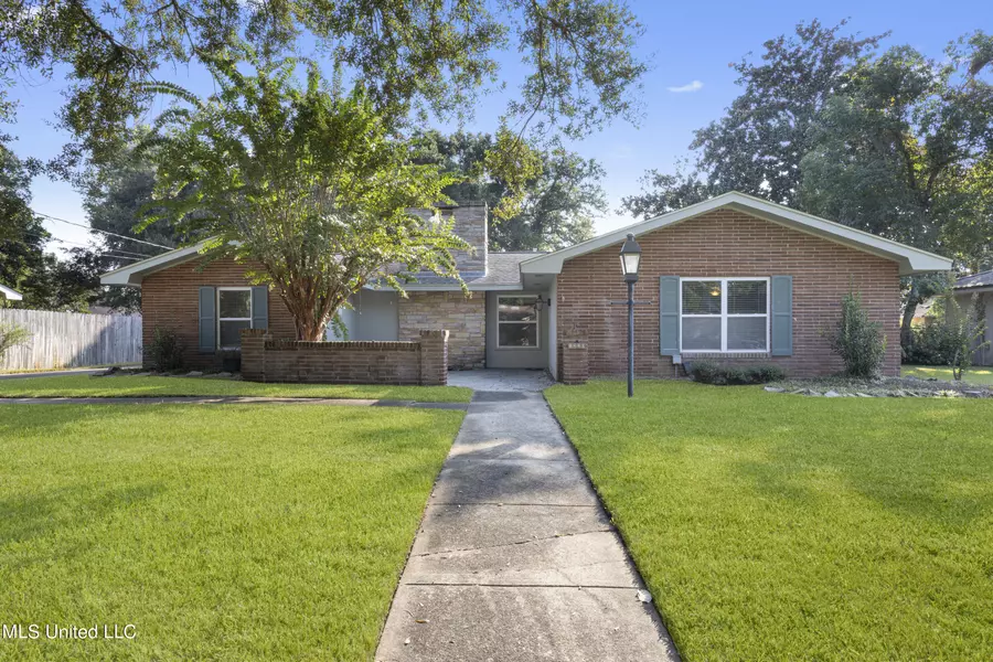 1220 Wellington Lane, Ocean Springs, MS 39564