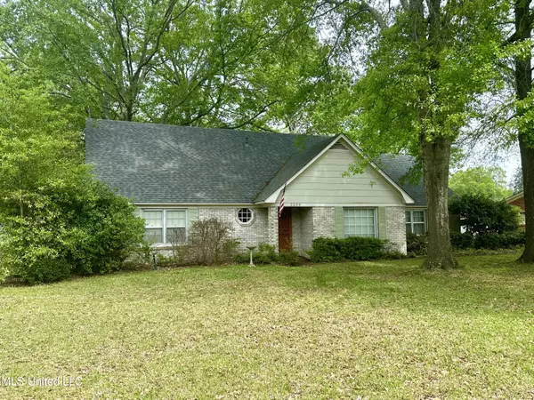 2244 Country Club Road,  Grenada,  MS 38901