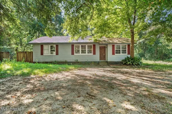 23 Gulf Camp Circle, Lumberton, MS 39455