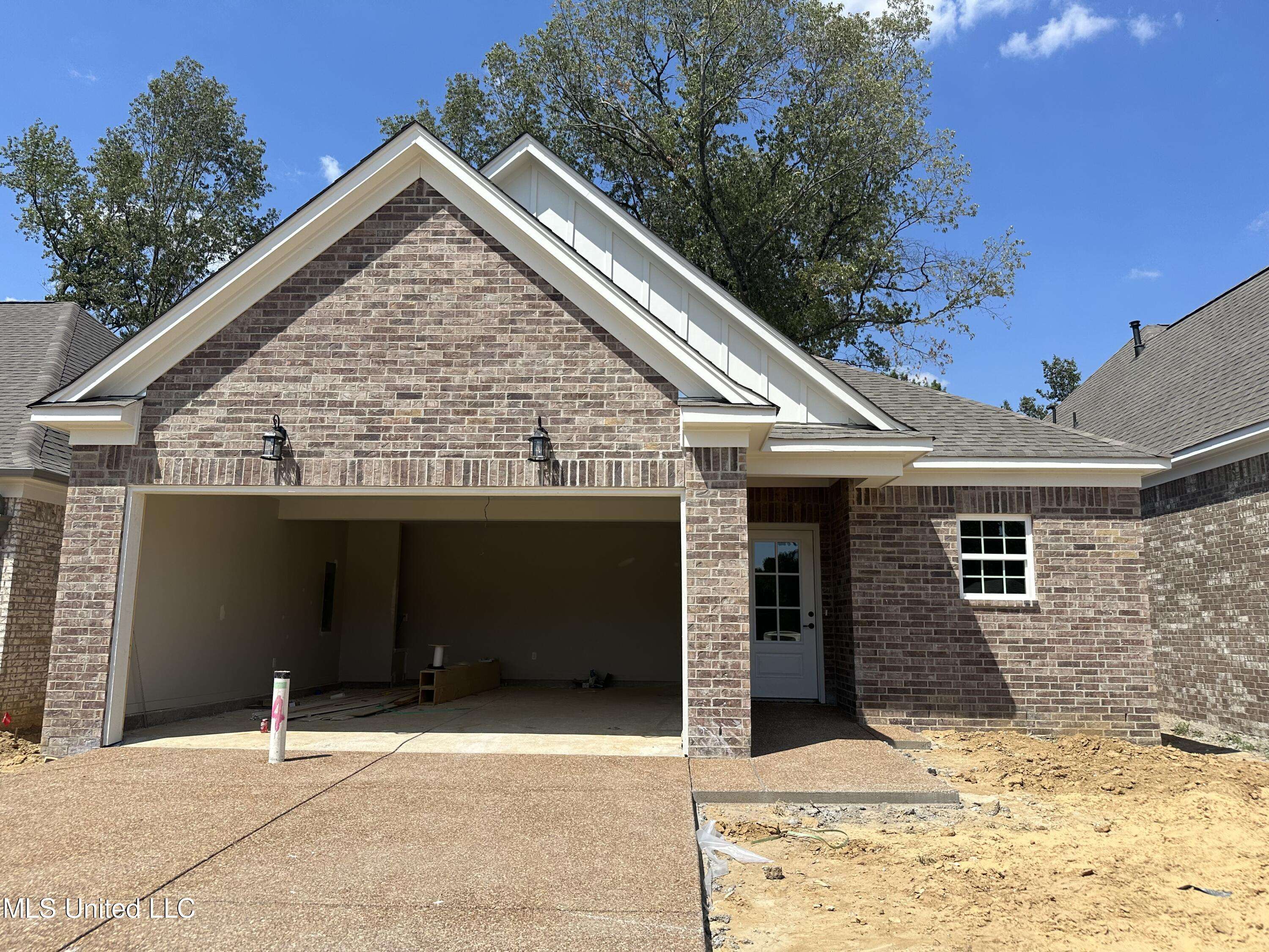 422 Flower Garden Drive, Southaven, MS 38671