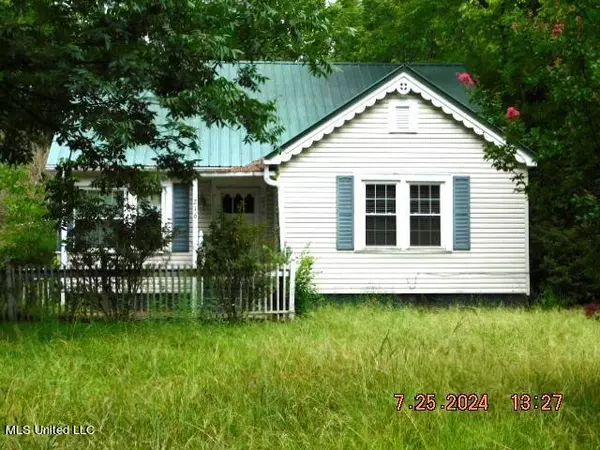 216 East Street, Batesville, MS 38606