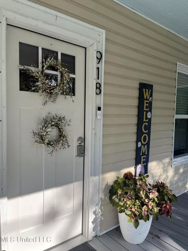 Waveland, MS 39576,918 Sears Avenue