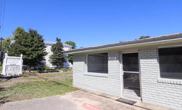 Ocean Springs, MS 39564,2209 Government Street