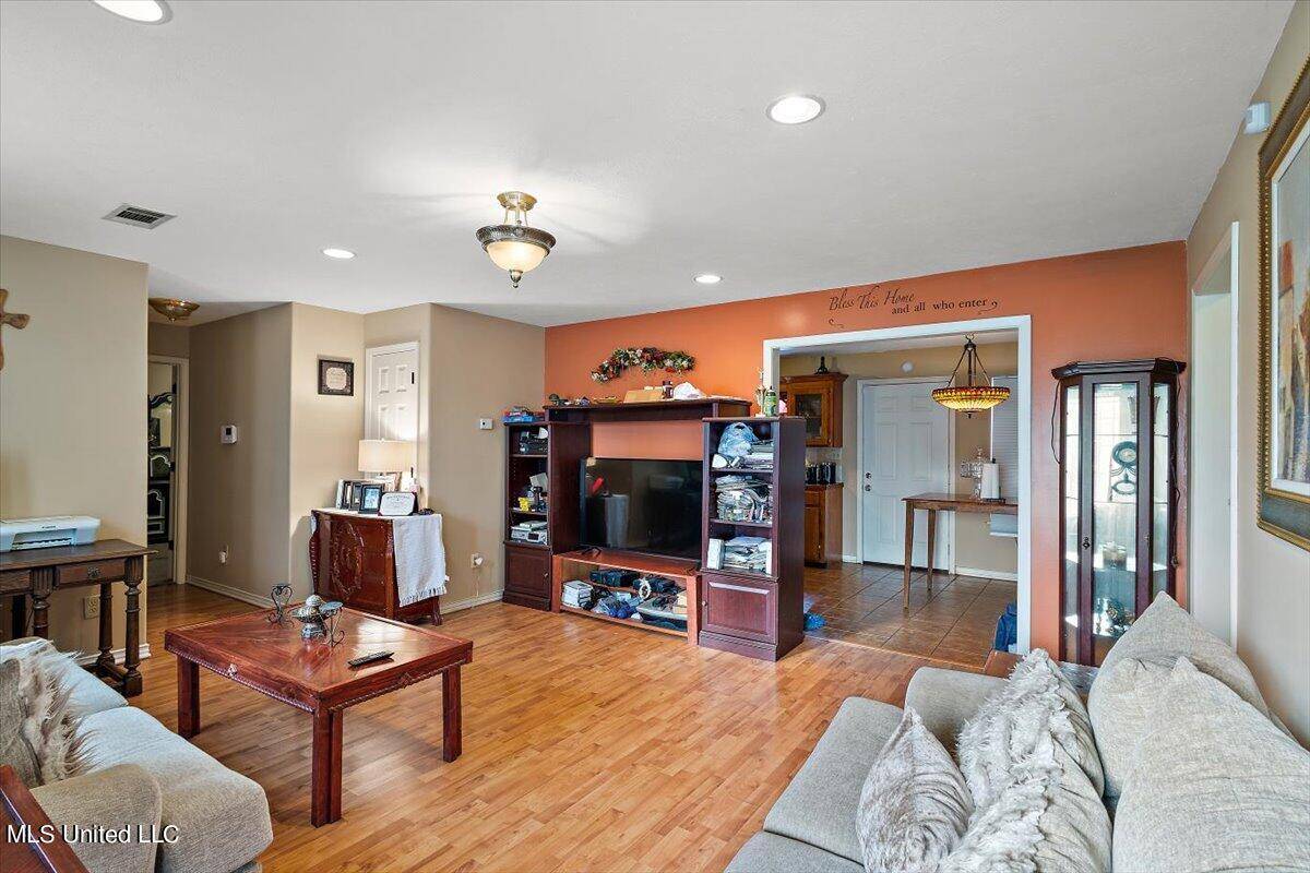 Yazoo City, MS 39194,2271 Azalea Street
