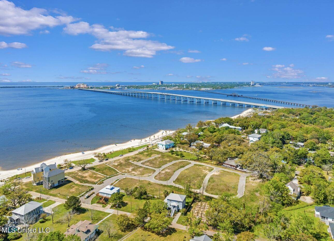 Ocean Springs, MS 39564,17 Gill Avenue
