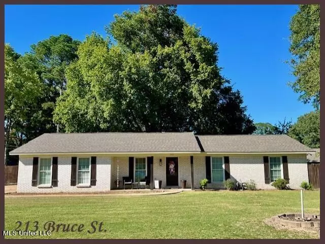 213 Bruce Street, Batesville, MS 38606