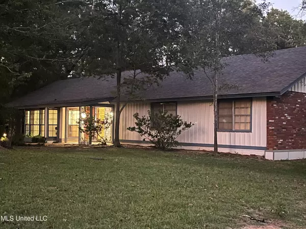 1186 Lake Mimosa Dr., Raymond, MS 39154