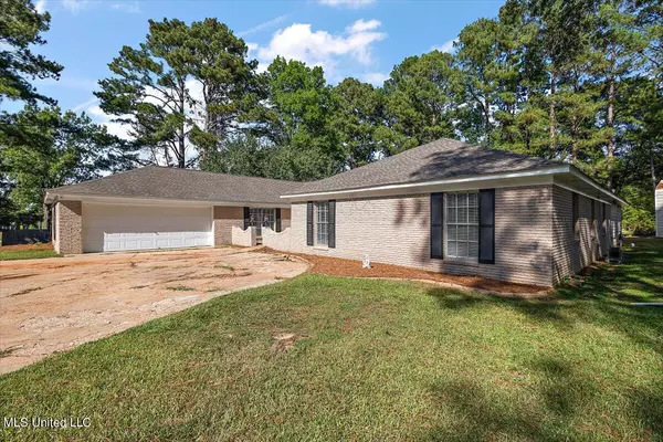 125 Lakeview Dr Drive, Canton, MS 39046