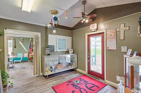 Morton, MS 39117,5633 Highway 80