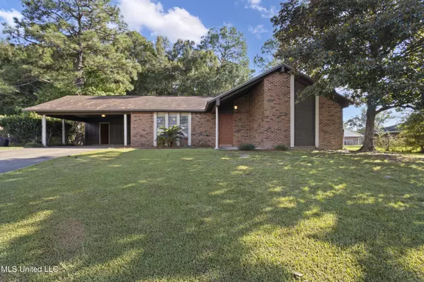 12321 Kipling Place, Ocean Springs, MS 39564