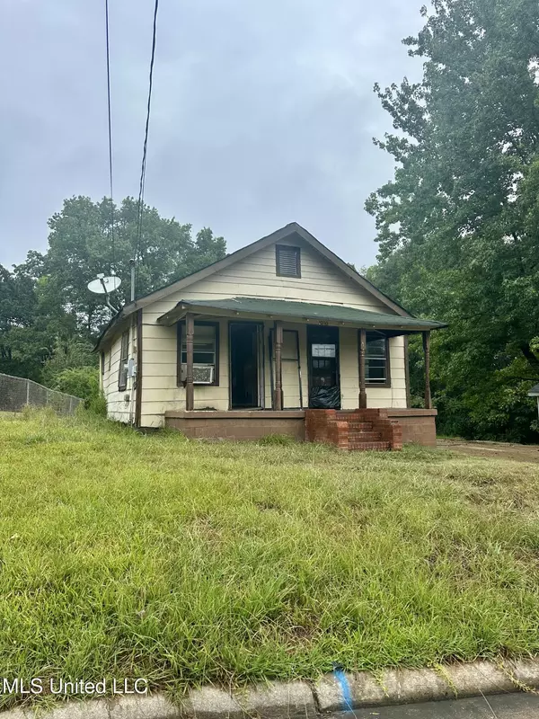 1030 Pine Hill Street, Grenada, MS 38901