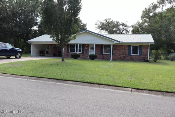 3917 Sherwood Street, Pascagoula, MS 39581