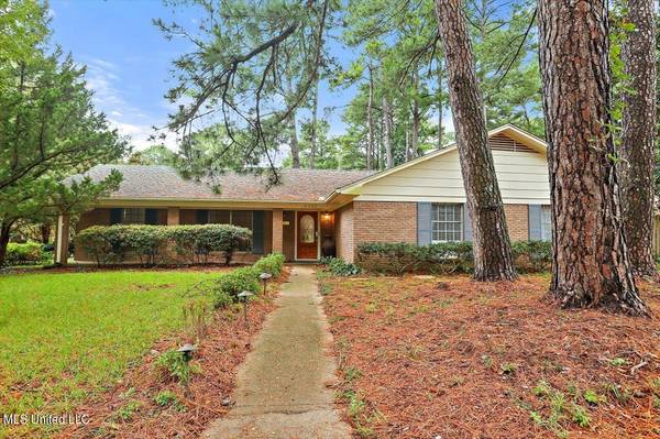 5305 Red Fox Road, Jackson, MS 39211