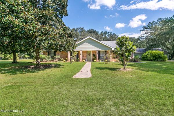 119 Fred Mallett Road, Carriere, MS 39426