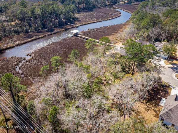 210 Bluff Cove, Ocean Springs, MS 39564