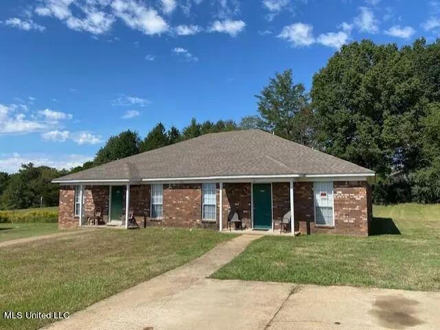 102 Nikki Drive #A & B, Senatobia, MS 38668