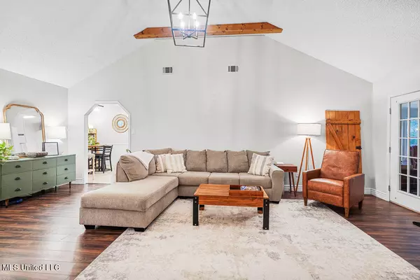 Ocean Springs, MS 39564,1605 S 7th Street