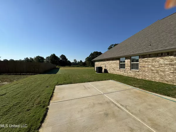 Byhalia, MS 38611,13495 Pebble Ridge Drive