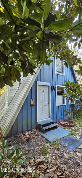 2700 N 11th Street, Ocean Springs, MS 39564