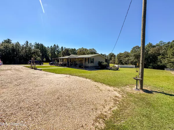 121 Lavelle Odom Road, Poplarville, MS 39470