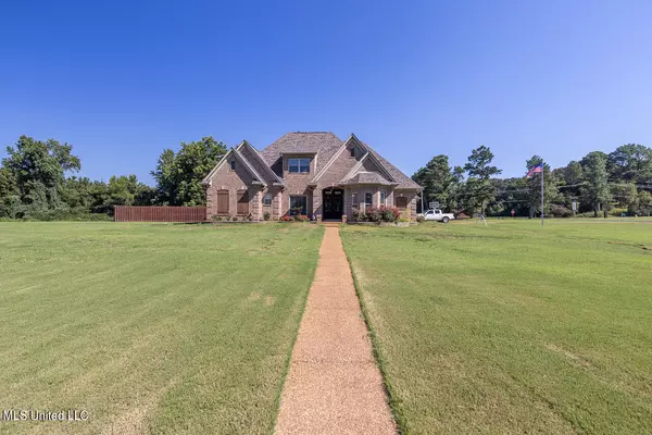 830 W Slocum Point Cove, Hernando, MS 38632