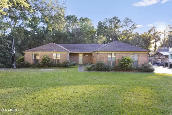 1917 Shady Point Circle, Gautier, MS 39553