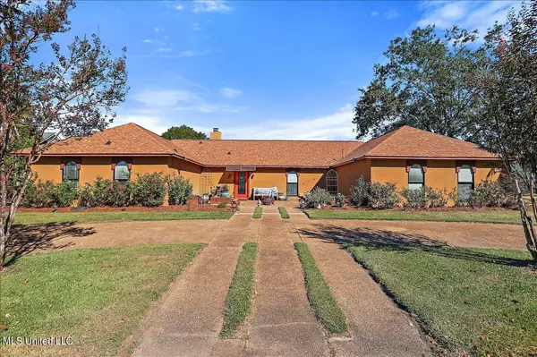 598 S Deerfield Drive, Canton, MS 39046