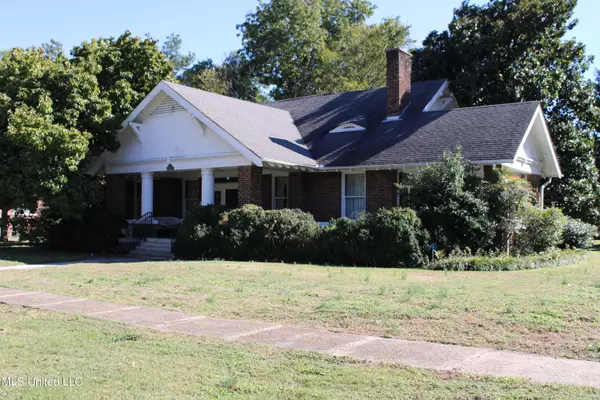 245 E College Avenue, Holly Springs, MS 38635